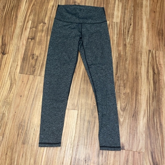 Aerie women’s Medium leggings black white seamless chill play move AEO cropped - Picture 1 of 7